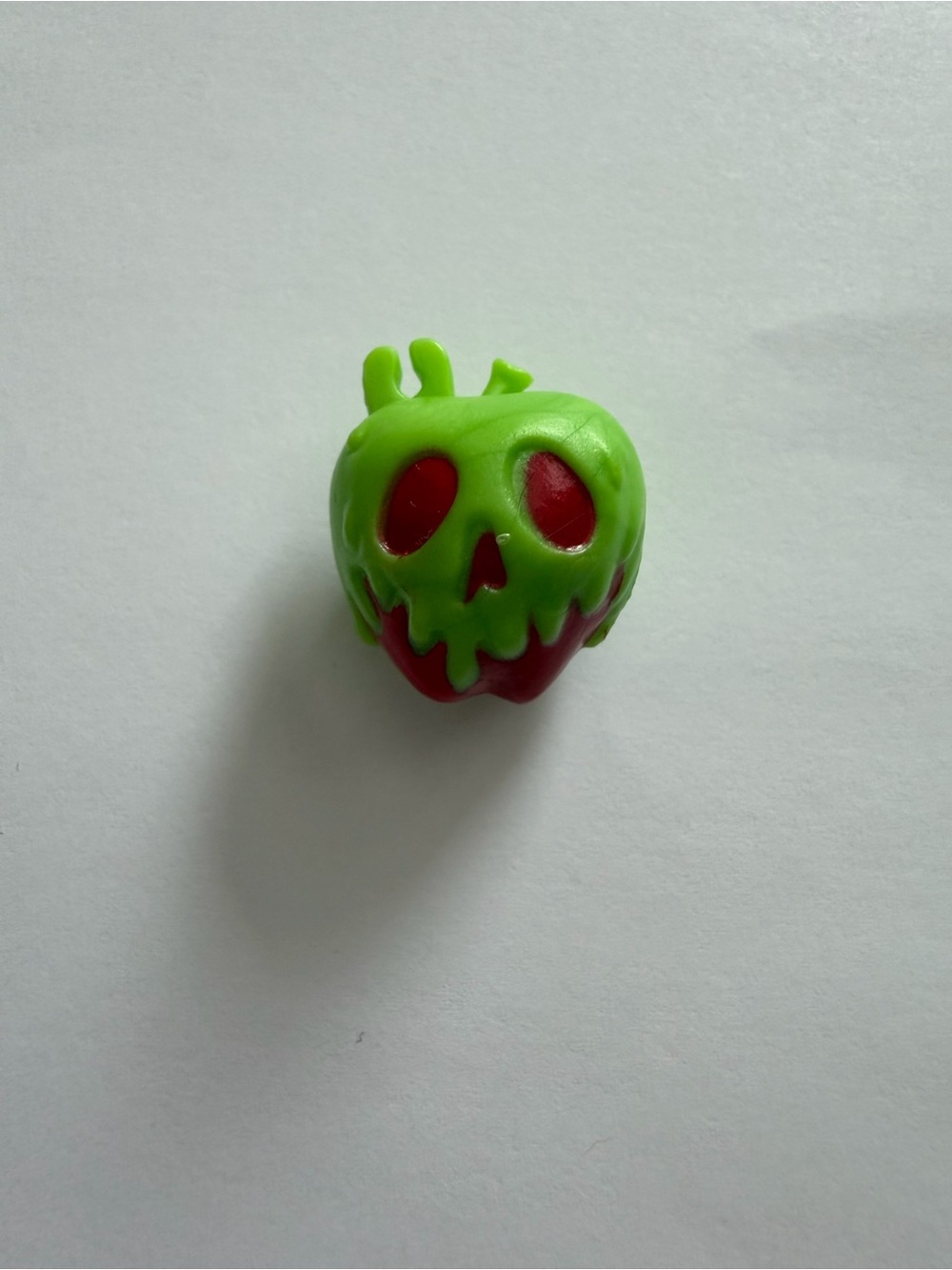 Poisoned Apple Piece For Disney Villains Snow White EVIL QUEEN Doll Hasbro
